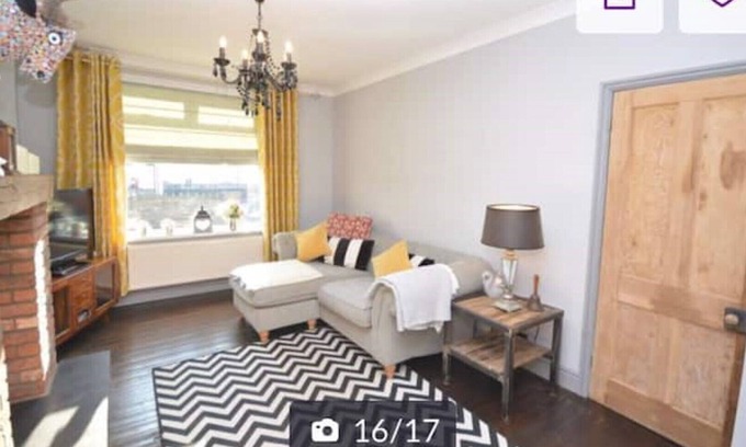 Glynneath House | Charming 3 bedroom house with a warmth character