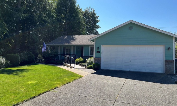 West Lake Stevens House | Charming 3-bedroom house with WiFi, AC in serene Marysville.