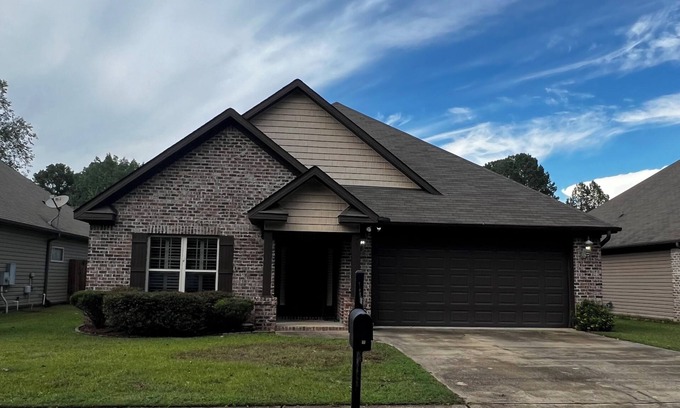 Northport House | Charming 3-bedroom house in a peaceful area of Tuscaloosa