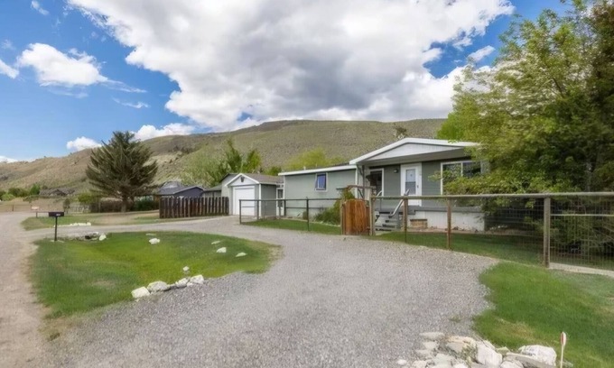 Gardiner House | Charming 3-bedroom house in the North Entrance of Yellowstone National Park
