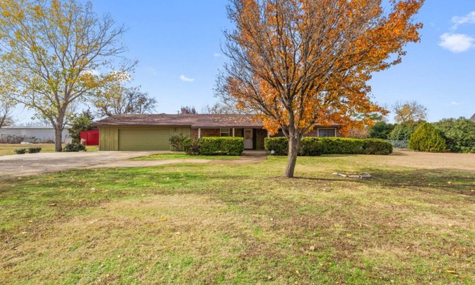 Haslet House | Charming 3-bedroom house with WiFi and AC in Haslet