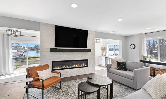 Tichigan House | Charming 3-bedroom lake house in Waterford with amazing views