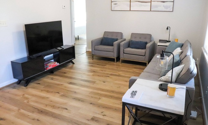 Sedalia House | Charming 3-bedroom Minimalist Broadway Home in Sedalia