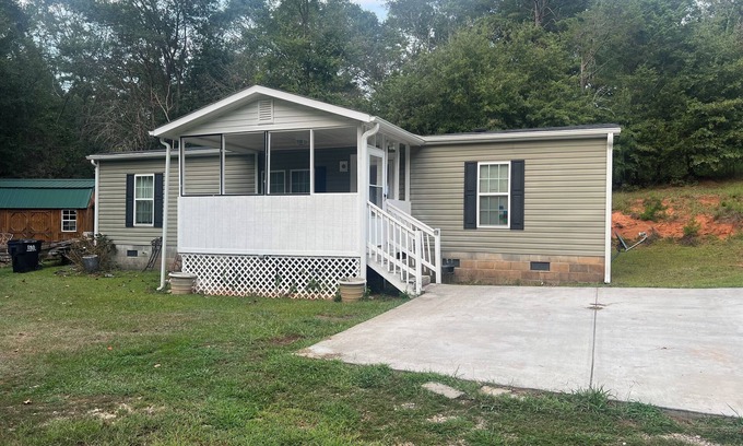 Anderson House | Charming 3-bedroom mobile home with WiFi and AC close to Lake Hartwell