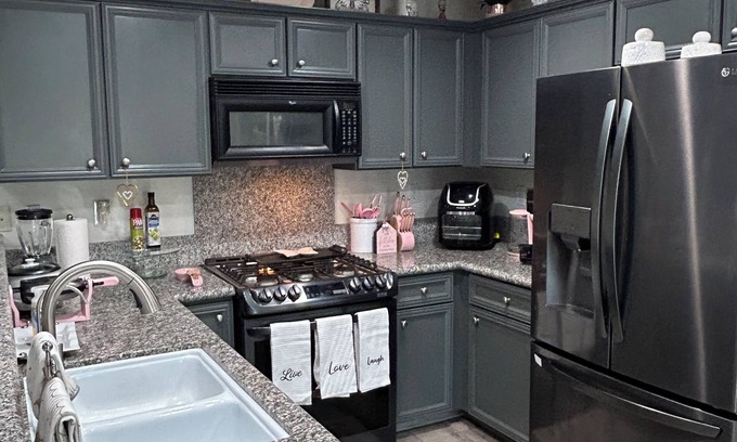 Greenacres House | Charming 3-bedroom house in lovely Bakersfield with AC, WiFi