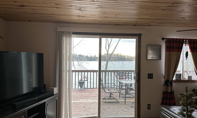 Turtle Lake Cabin | Charming 3-bedroom cabin with WiFi, AC in lovely Upper Turtle Lake.