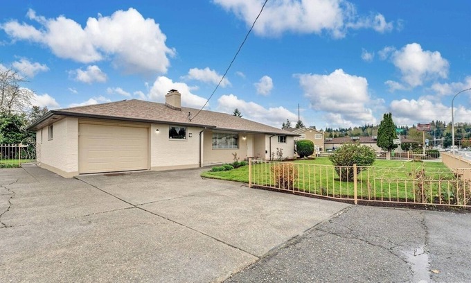 Auburn House | Charming 3-bedrooms and 4 beds house in Auburn with WiFi and AC stay four people
