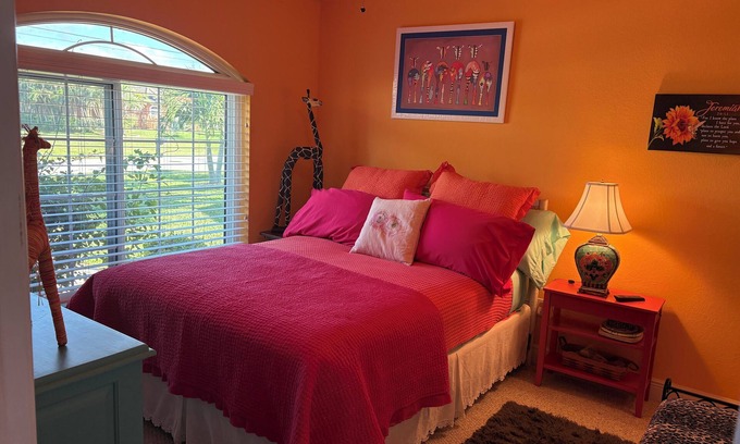 Pelican Apartment | Charming 3 room unit with lanai and pool, near beaches and waterfront dining