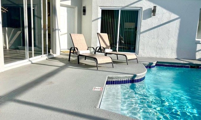 West Kissimmee House | Charming 3BR home w/pool & WiFi, fully equipped, just 27 mins from Disney!