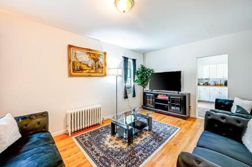 Huntington Apartment | Charming 3BR Huntington House, Pet-Friendly!