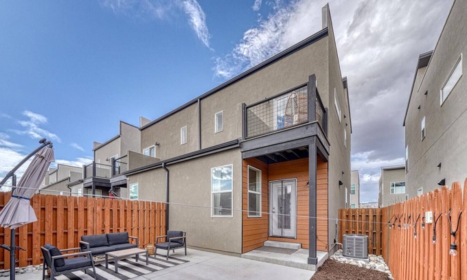 Salida House | Charming 3BR ~ Sleeps 6 ~ Walk/Bike to downtown Salida