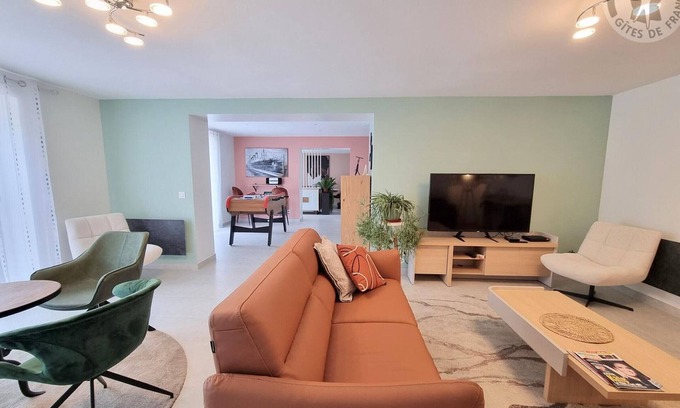 Viels-Maisons Cottage | Charming 4-Bedroom Cottage with Garden, Terrace, and Close to Disneyland Paris