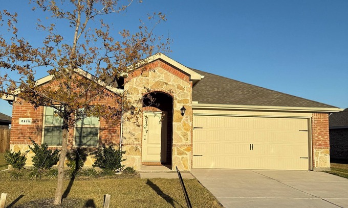 Anna House | Charming 4-bedroom house in Anna with WiFi and AC