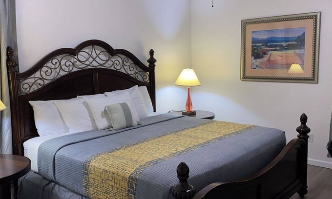 Olive Branch House | Charming 4-bedroom Home in Delightful Suburb of Olive Branch-Close Essentials.