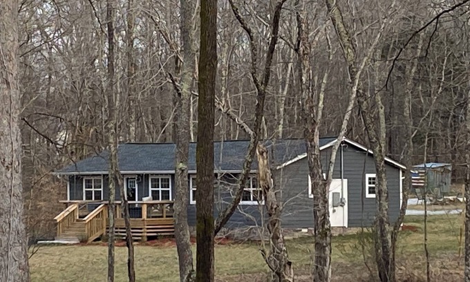 Fairview Cottage | Charming 5-bedroom cottage with AC and WiFi in Fairview