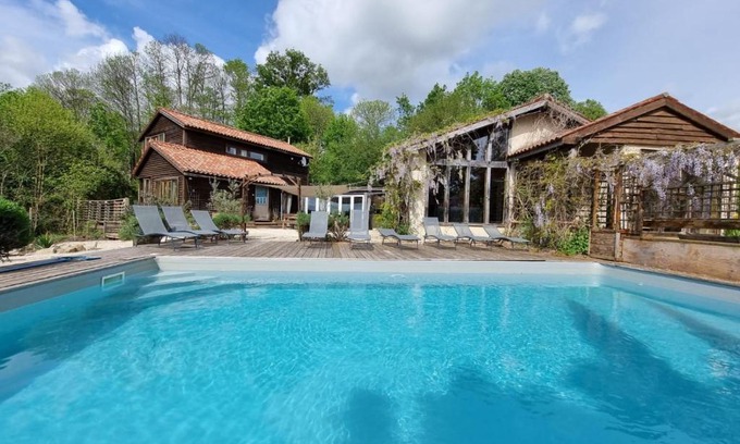 Mervent Villa | Charming 8 bedroom house in the heart of MERVENT forest