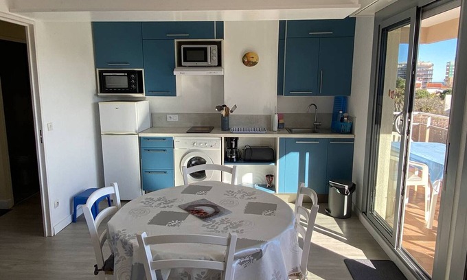 Le Port Apartment | Charming Air-Conditioned Flat in Canet-Plage