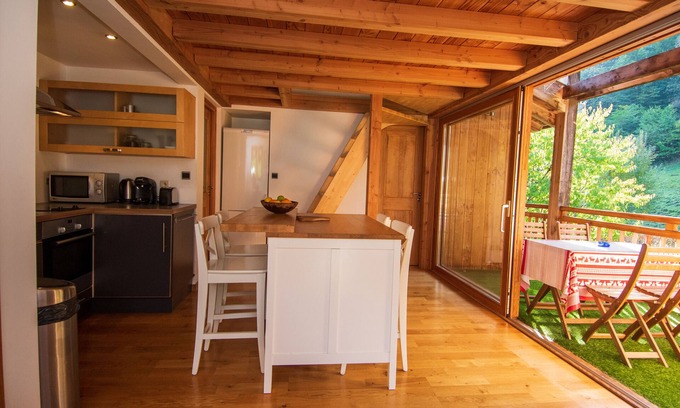 Samoens Apartment | Charming Alpine Retreat with Stunning Views, Private Balcony & Summer Pool