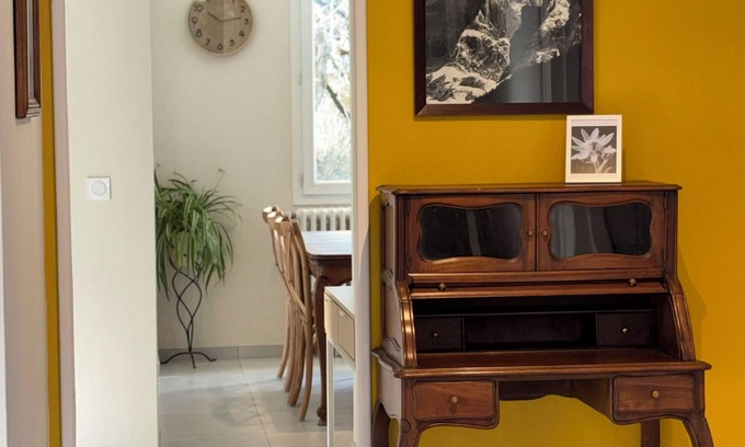 Albertville Apartment | Charming apartment in house