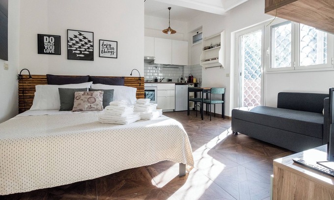 EUR Apartment | Charming Apartment in Rome EUR Laghetto with Large Terrace and Free Parking.