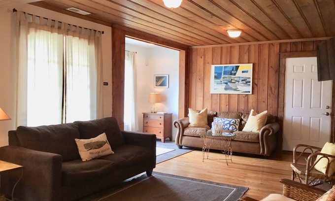 Northeast Virginia Beach Cottage | Charming Beach Cottage Only 100 yds from the beach