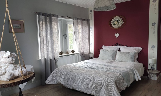 Pierre-Percee Bed & Breakfast | Charming bed and breakfast, with swimming pool, near forest, lake, castle - Aux 2 lacs
