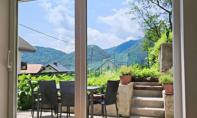 Jesenice Apartment | Charming Bella Hideout - Adults Only