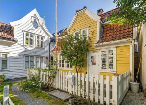 Sandviken Apartment | Charming Bergen house, rare historic house from 1779, Whole house