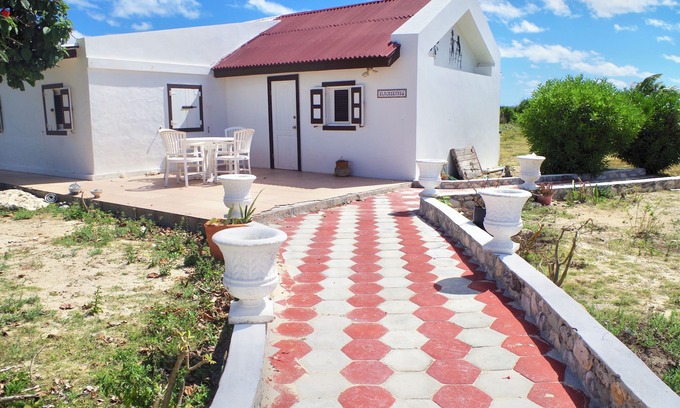 Balfour Town House | Charming "Blackbeards Quarters" ,Salt Cay home for family and friends