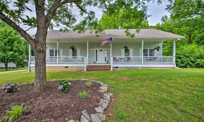 Boydton House | Charming Boydton Retreat ~ 5 Mi to Kerr Lake!