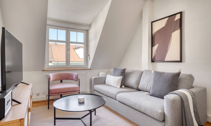 Breite Apartment | Charming Breite 3 Room w/Washer & Storage, nr Market, by Blueground