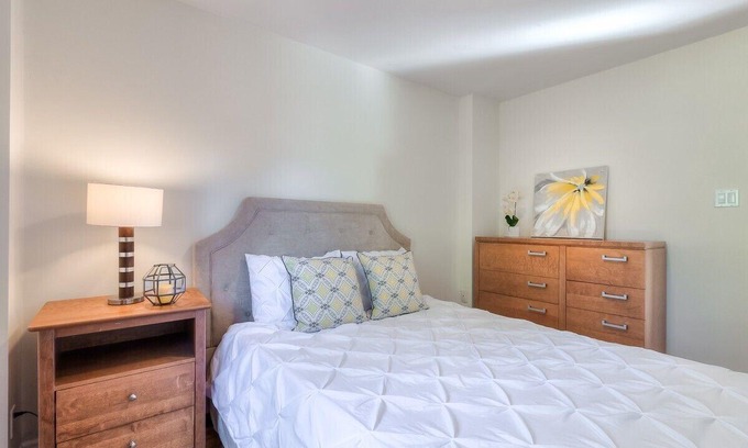 Humber Bay House | Charming Bungalow w/basement, parking and deck - 5 min from the lake!