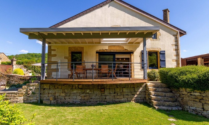 Bazeilles-sur-Othain Cottage | Charming countryside house with terrace and large outdoor area