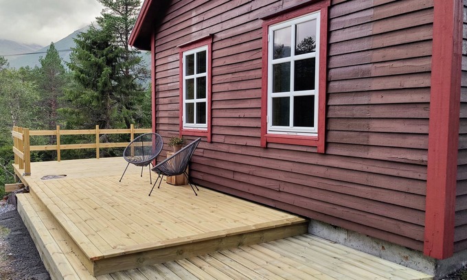 Stranda Cabin | Charming cabin with 3 bedrooms, modern bathroom and kitchen and a large deck