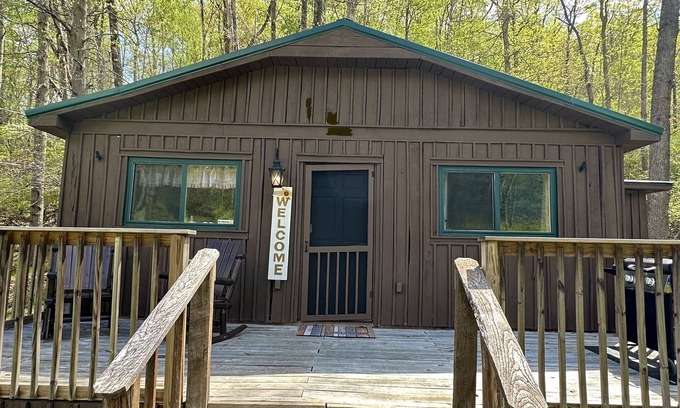 Kenova Cabin | Charming cabin off the beaten path