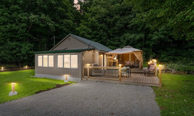 Rideau Lakes House | Charming Cabin w Large Yard—Near Rideau Lakes