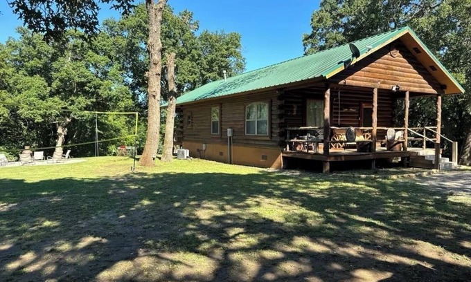 Milo Cabin | Charming Cabin with Hot Tub