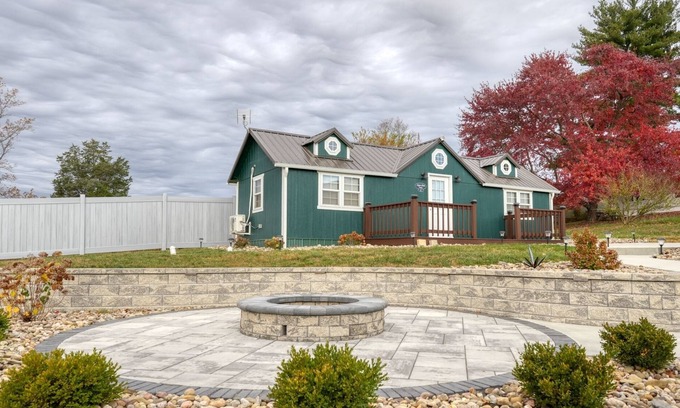 Senecaville Cabin | Charming cabin with Wi Fi and AC in scenic Seneca Lake Marina/Park