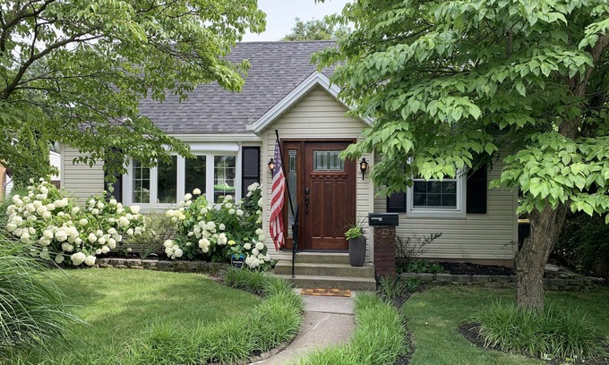 Camp Hill House | Charming Cape Cod close to downtown Harrisburg