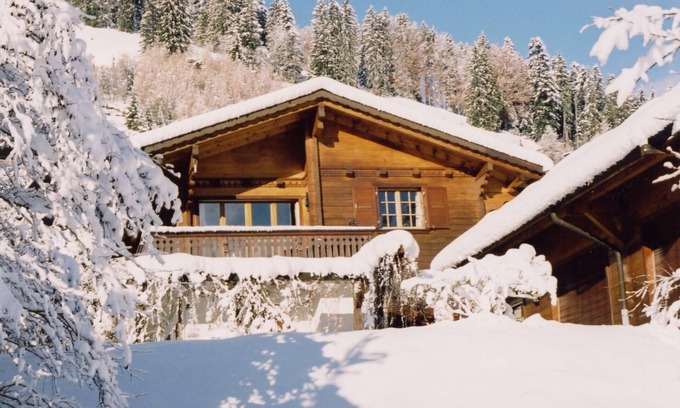 Moleson Ski Chalet | Charming Chalet | Private Indoor Pool & Sauna | Alpine Location | sleeps up to 9