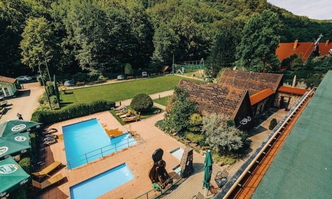 Zvolen Ski Chalet | Charming chalet for 8 people, 3BD, 2BT, kitchen