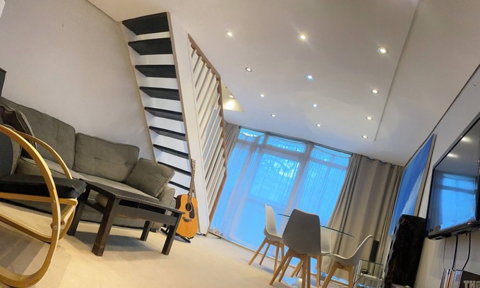 Parsons Green and Walham Apartment | Charming Chelsea Duplex Apartment