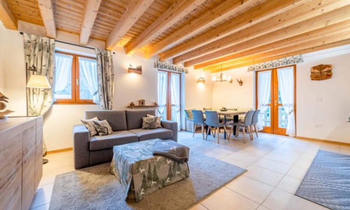 Alleghe Apartment | Charming Civetta Apparent Alleghe Dolomiti