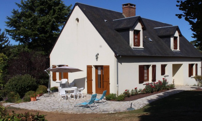 Conflans-sur-Anille Cottage | Charming Countryside House with Large Garden, Terrace, and Recreational Activities
