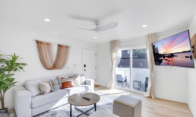 Eastside House | Charming Coastal Retreat LB 5 min 2 Beach/downtown