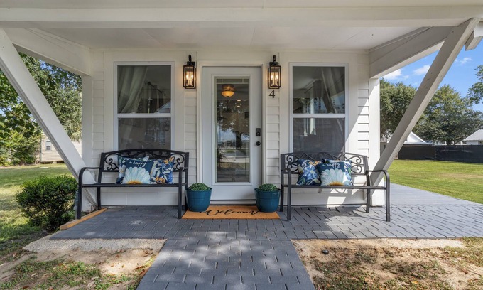 Pass Christian Cottage | Charming Coastal Cottage with a large private lot center of all the activity