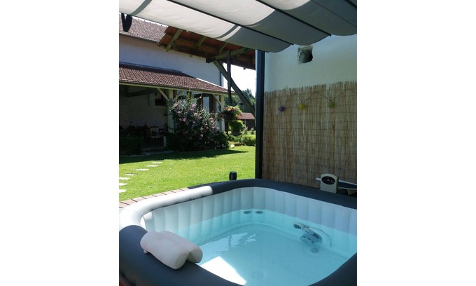 Bourriot-Bergonce Apartment | Charming, comfortable studio with jacuzzi