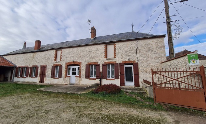 Sceaux-du-Gatinais Cottage | Charming Cottage with Garden, Near Paris & Orléans