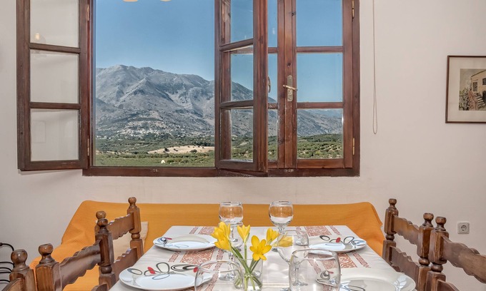 Episkopi House | Charming cottage with a unique view
