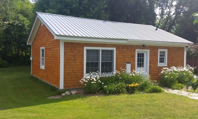 Montgomery Center Cottage | Charming cottage by Jay Peak